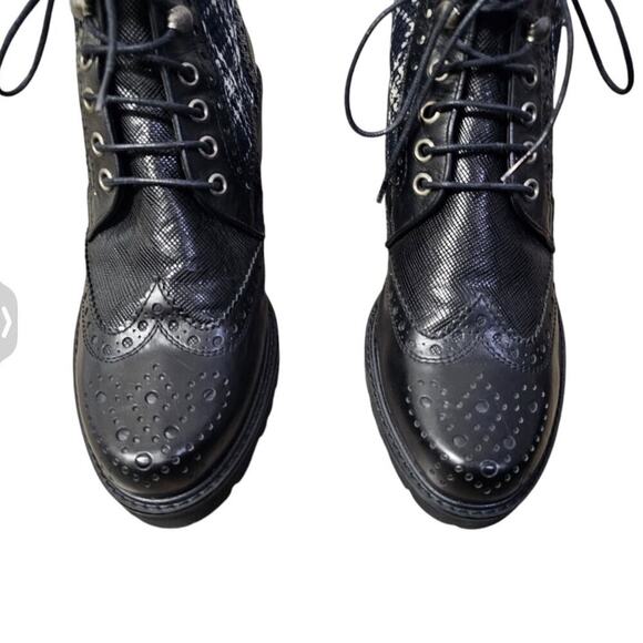 Stuart Weitzman Rare Women’s Brogue Ankle Boots Black Plaid Lace-Up Size 8 - Picture 8 of 12